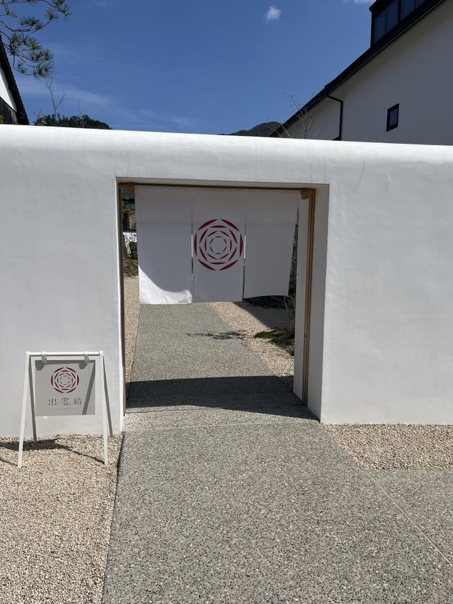 出雲 大社本店 入り口
真っ白で素敵でした