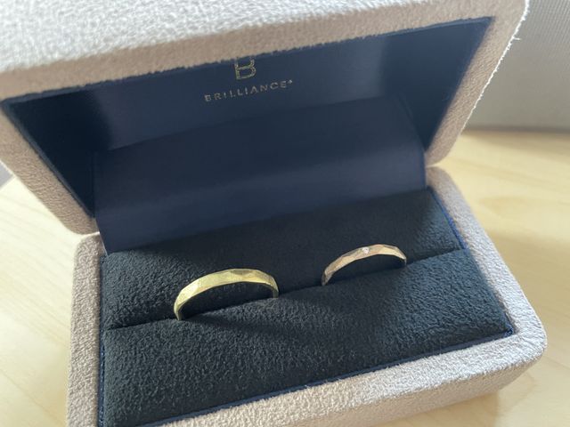 ペアで同じデザインですが、カラーを変えました。