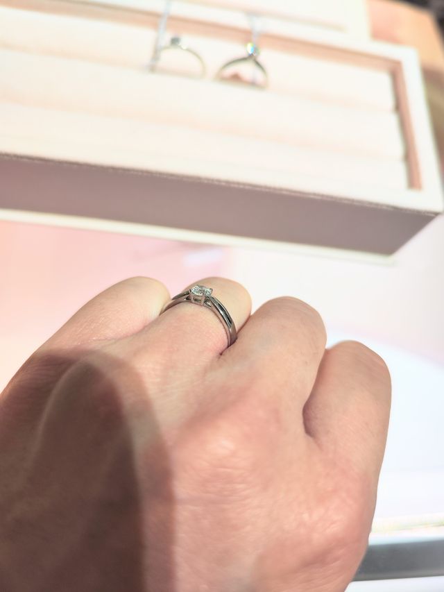 爪は低めでリングに馴染むタイプ