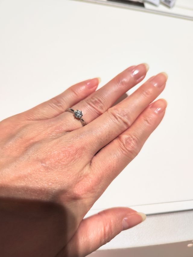 DGR-923R　エレガントな一粒ダイヤの婚約指輪