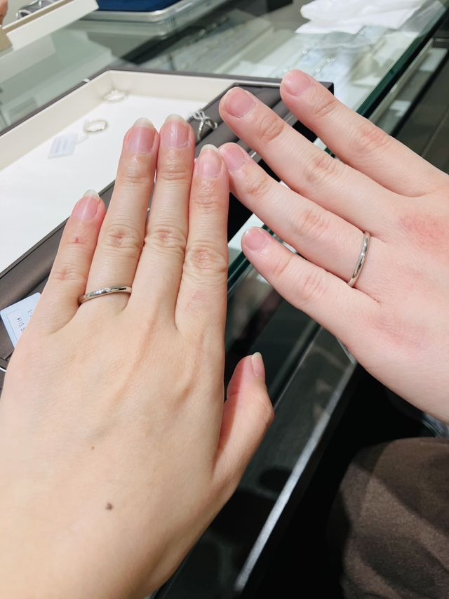 ウェーブの指輪試着