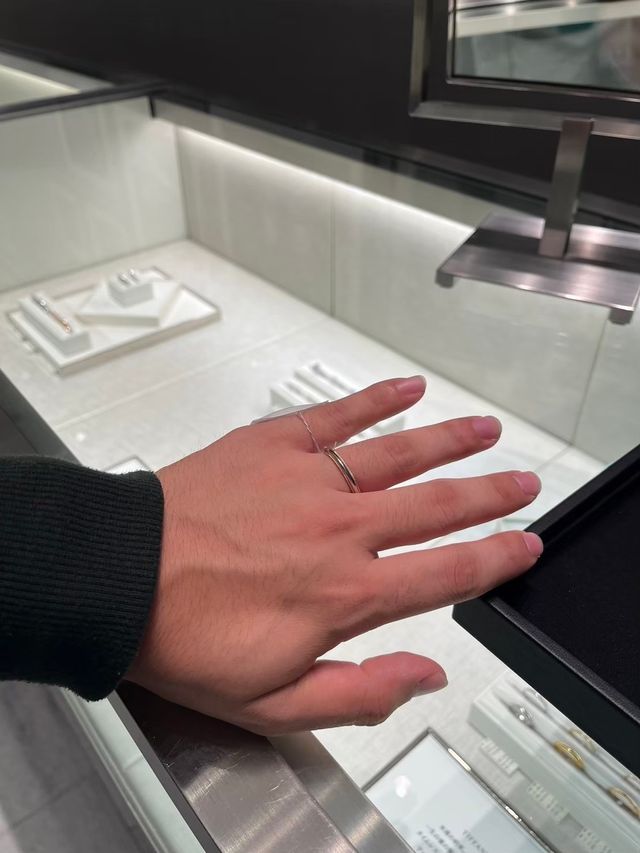 ミルグレインピンクゴールドです。