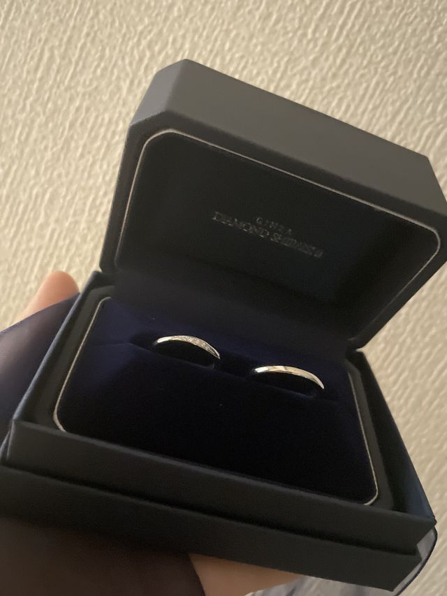 左・妻、右・夫、どちらもブーケ、右はマット加工(つや消し)