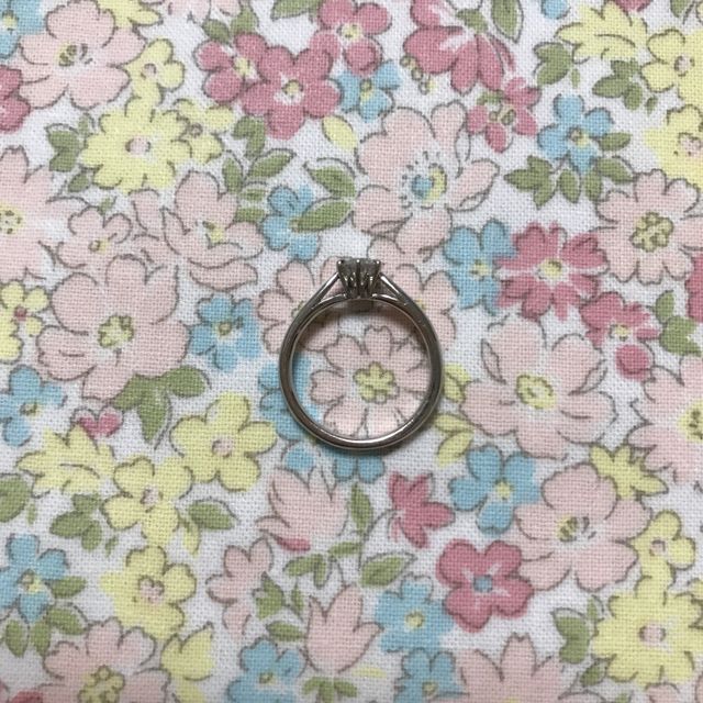 横から見ると王冠のようなデザインになっています