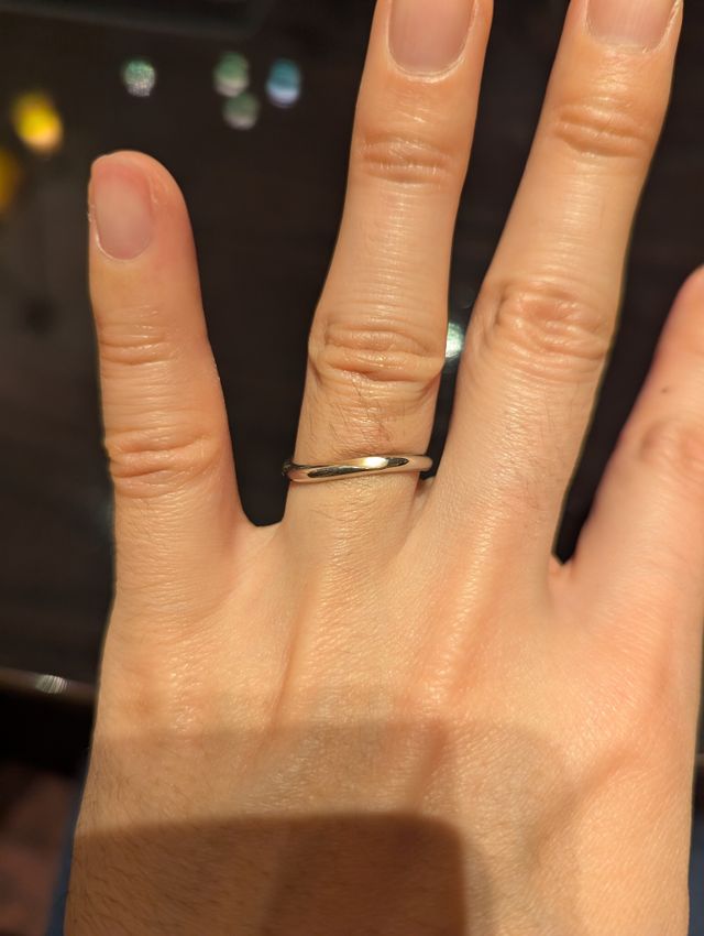 ペアの指輪を重ねるとハートが浮き出るところも気に入りました。