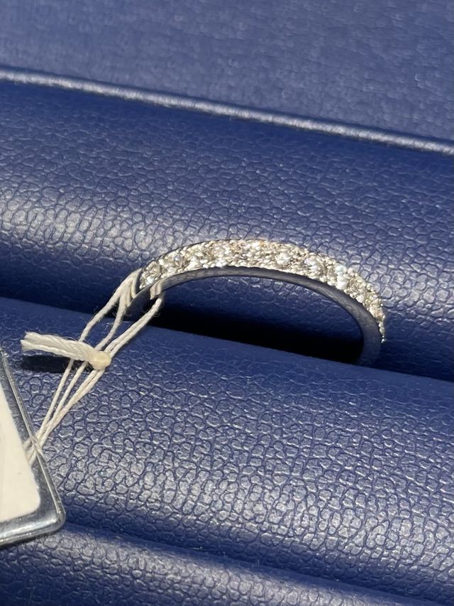 ダイヤのハーフエタニティ