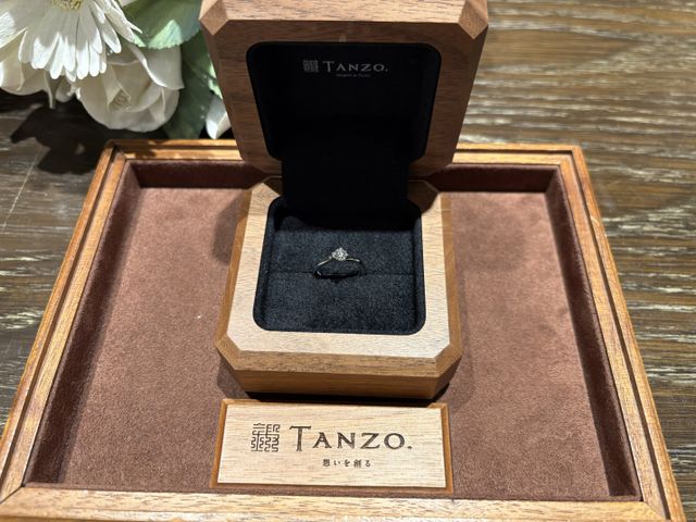 できたてホヤホヤの婚約指輪です！
光り輝いていました&hellip;。