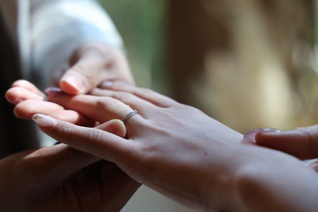 結婚式での指輪交換時の写真です