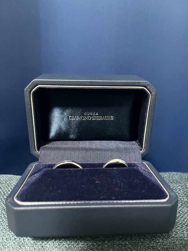 婚約指輪と重ね付けしたときに合うデザインを選定