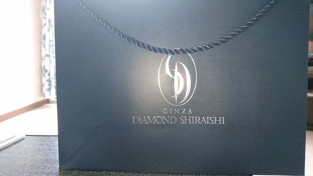 落ちついた高級感のあるラッピングです。