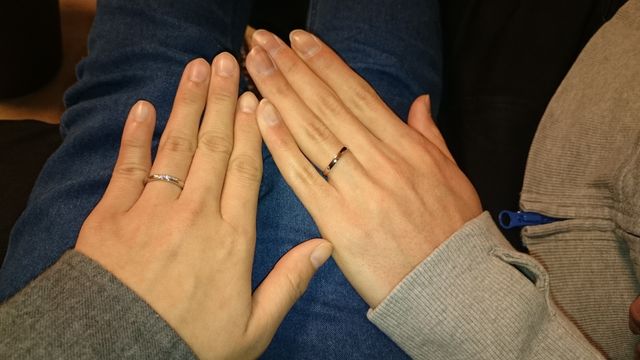 購入して初めて二人揃って試着したときの写真です。