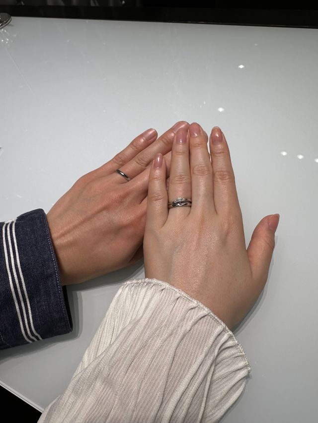 婚約指輪はウェーブ、結婚指輪はストレートリング