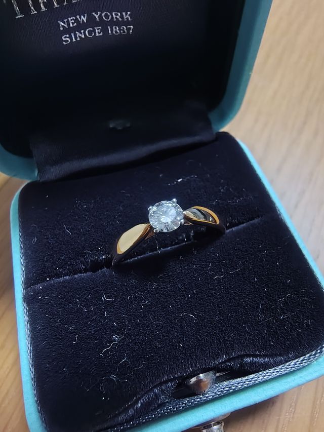 購入した婚約指輪です。