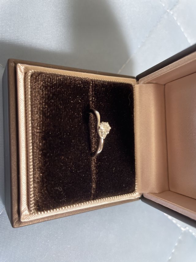 婚約指輪です