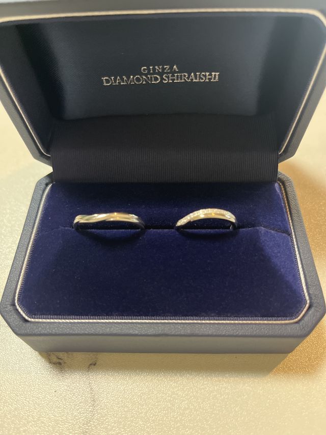 羽をモチーフにした指輪です。