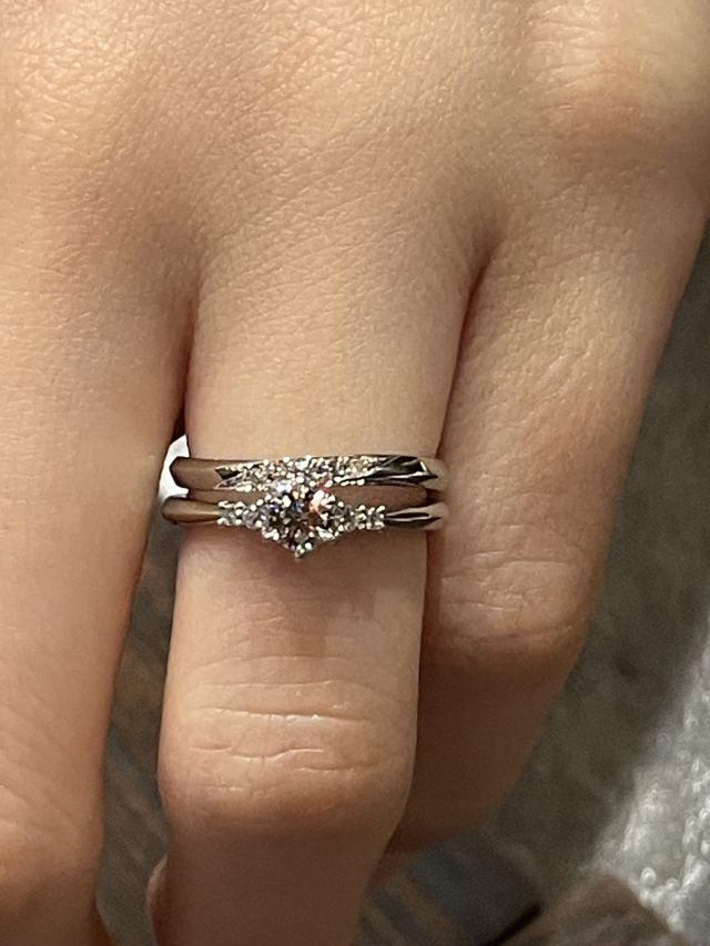 新婦の婚約指輪(オリオン)と結婚指輪(ユリシーズ)