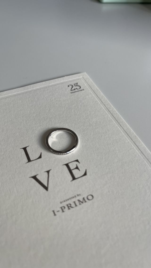 シンプルなデザインの中に埋め込まれているダイヤがとても綺麗！