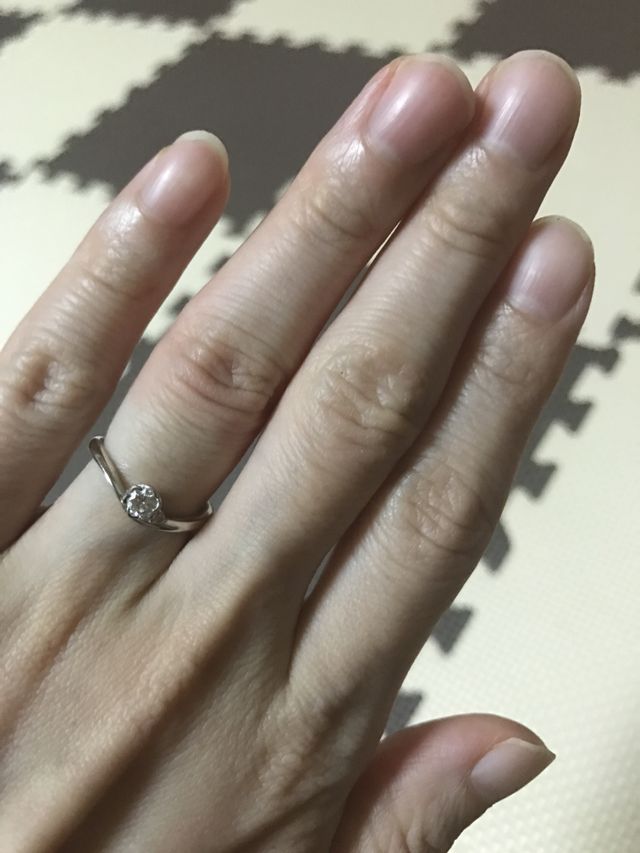 左手薬指アップです