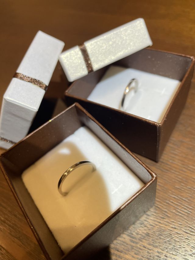 真っ直ぐの棒状の状態の物から2人で1から手作りしました。