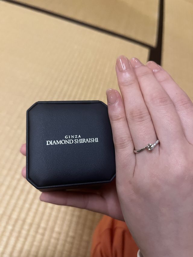 渡した時彼女は泣いて喜んでくれました！