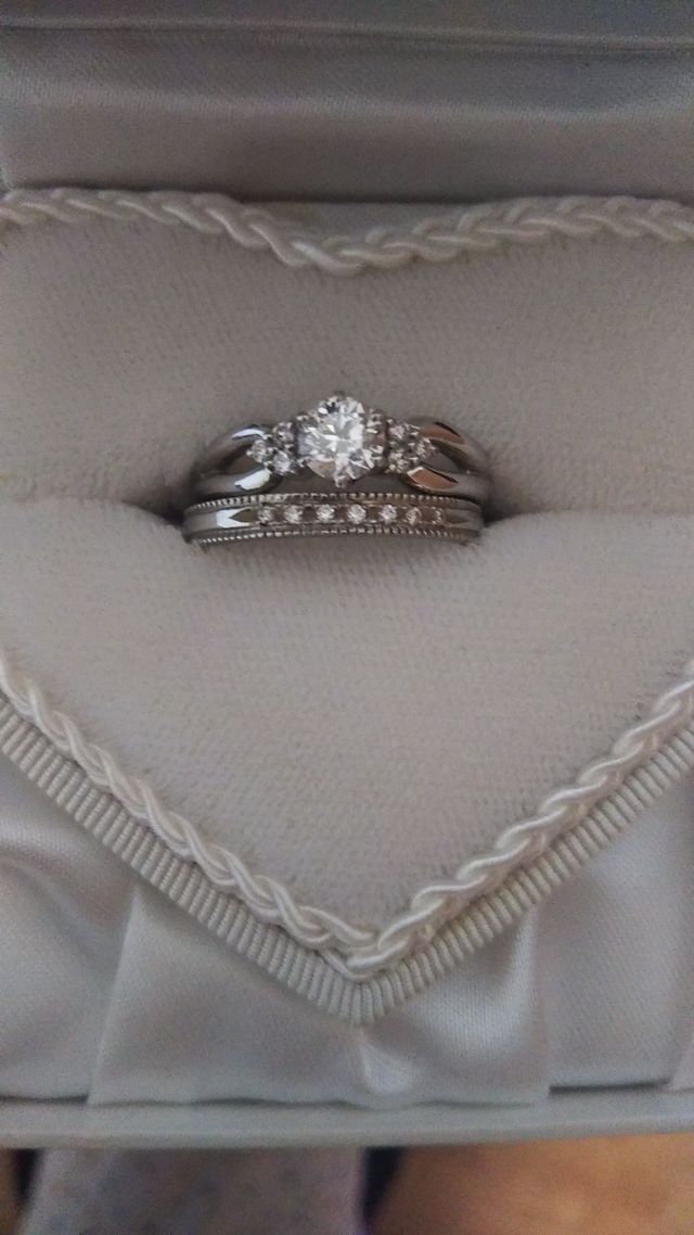 ペアリングではないが、重ね付けしても違和感無いです