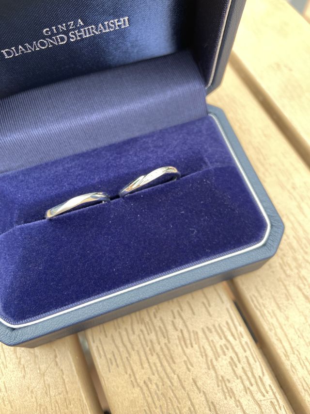 お揃いの結婚指輪です。