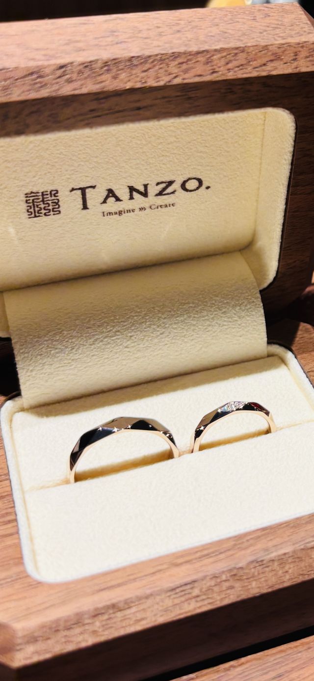 TANZOオリジナルのコーラルゴールドひし形のカット