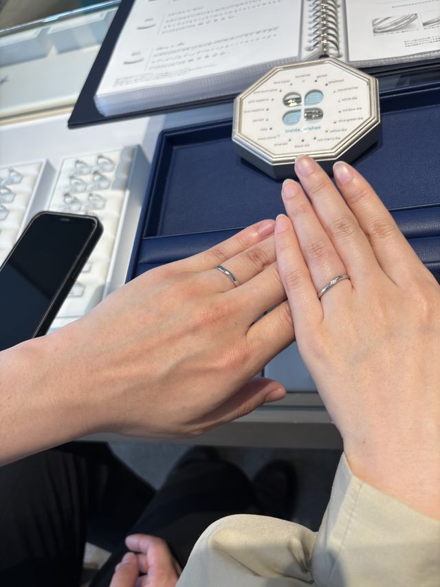 出来上がり待ちのため、指輪検討時の写真です