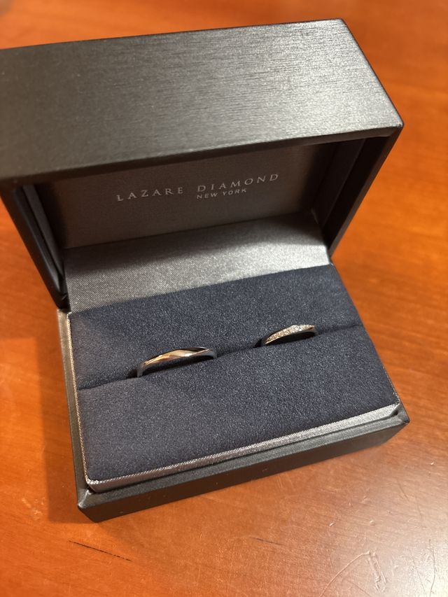 デザインがお揃いの指輪なので、並べたらすごくかわいいです。