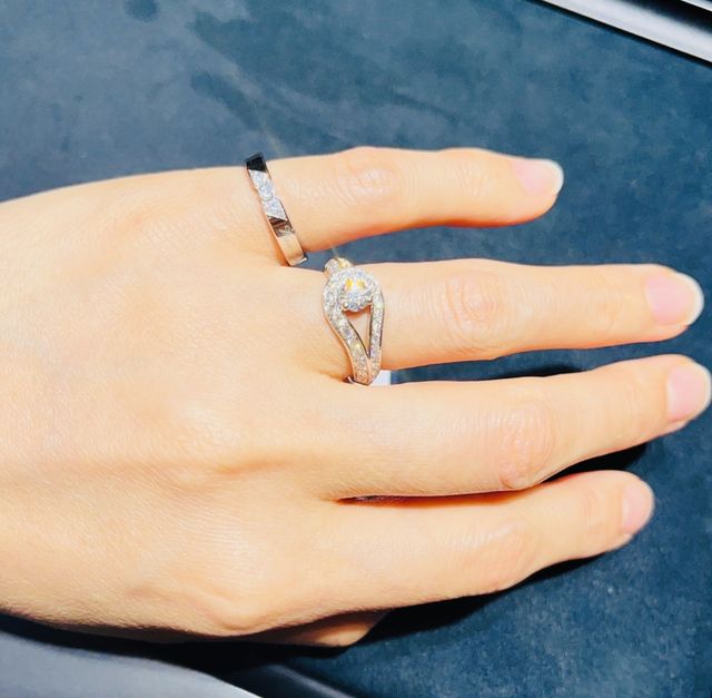 左薬指についている方
クチュール