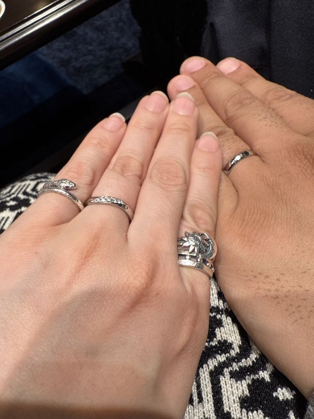 他に付けていても、ダイアモンドが輝いて特別感が増してます。