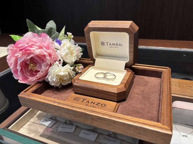 指輪引取時の写真です。