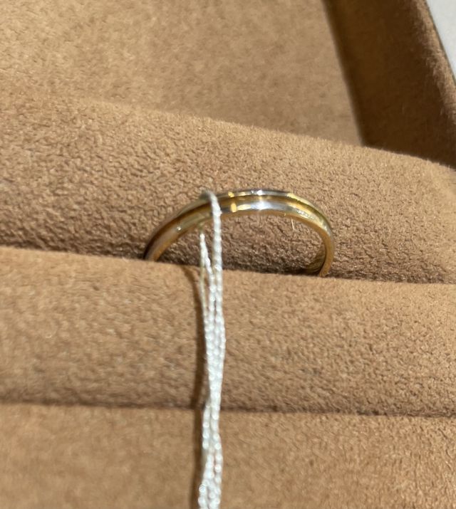 ゴールドが入ったデザインの指輪