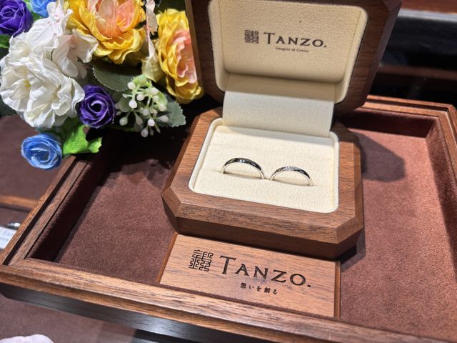 左:平甲丸、プラチナ、ストレート
右:夫のに＋ダイヤモン5石