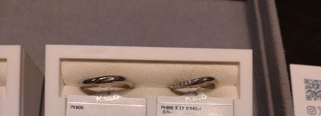 波をイメージしたつや消し部分が素敵なデザインです。