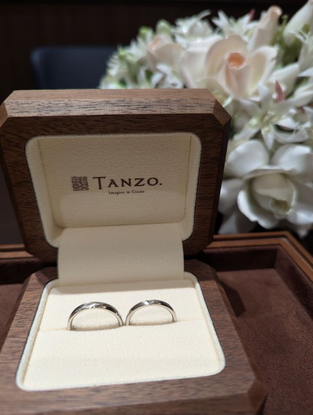 斜めにアイスマット加工を入れる。
内側にエメラルド加工。