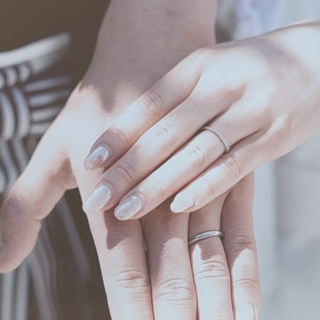 新婦用はダイヤモンドが並んでいて綺麗。