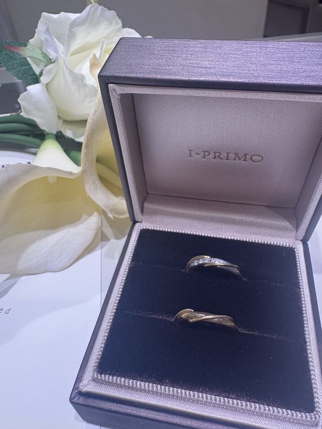 上がプラチナと金のコンビネーションで下が金の一部マットです