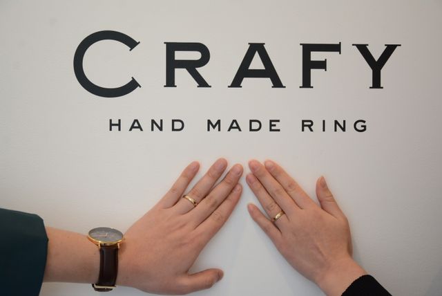 指輪の受け取り時に写真のサービスがあり良い記念となりました。