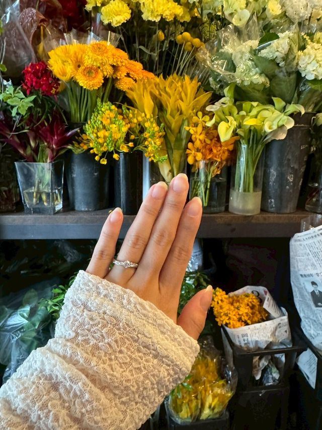 両サイドにもダイヤを入れてもらい美しいです！