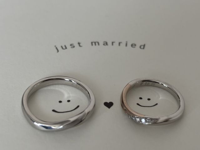 お互いの指輪にダイヤモンドが入っています！