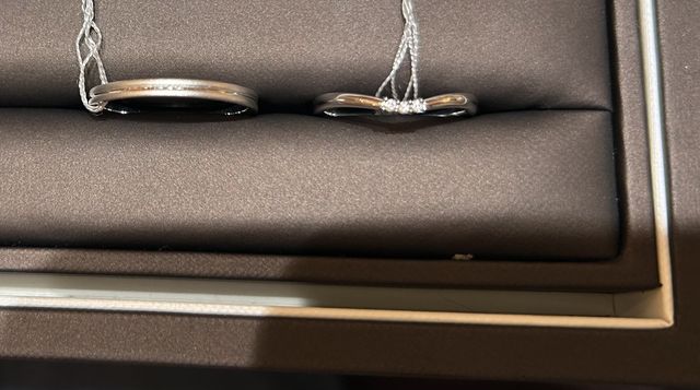結婚指輪として各々が似合うデザインの指輪を選びました