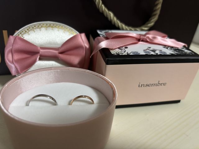 女性用:ピンクゴールド男性用:シルバーの結婚指輪です！