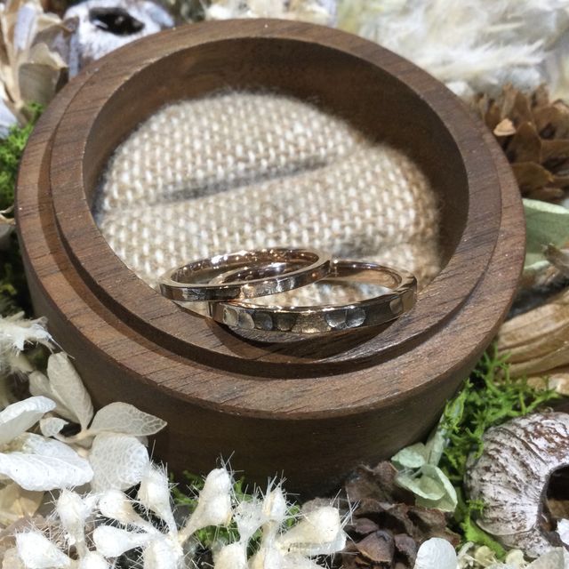 色はピンクゴールド、槌目の指輪を作りました！