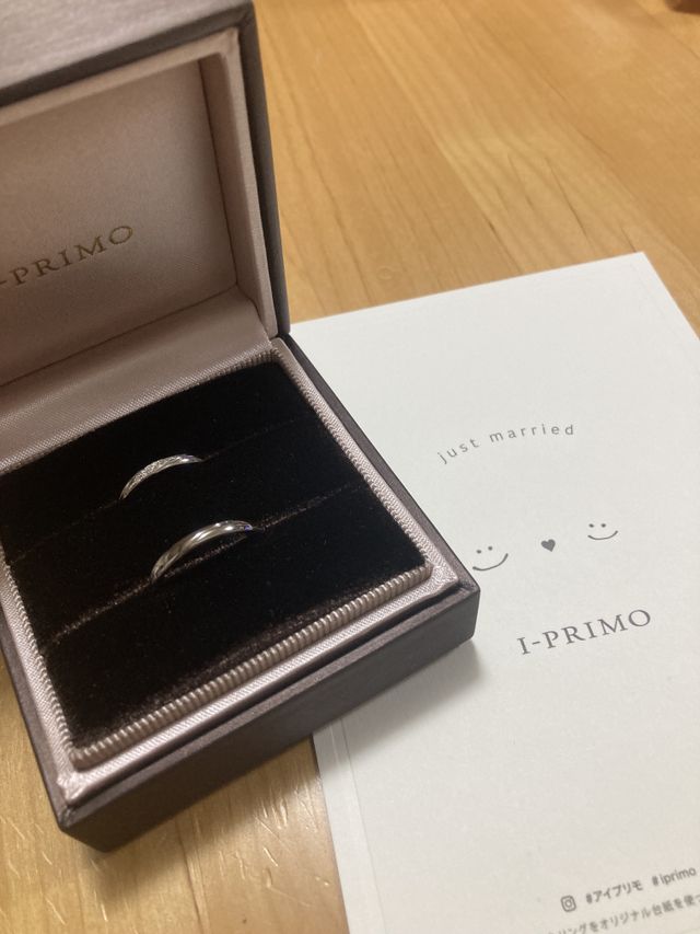 シンプルなストレートリングです