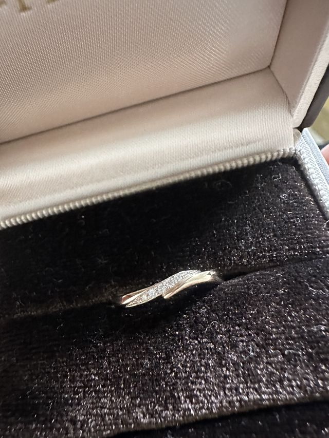 ノクターナル　リングケースに入れて撮影しています。