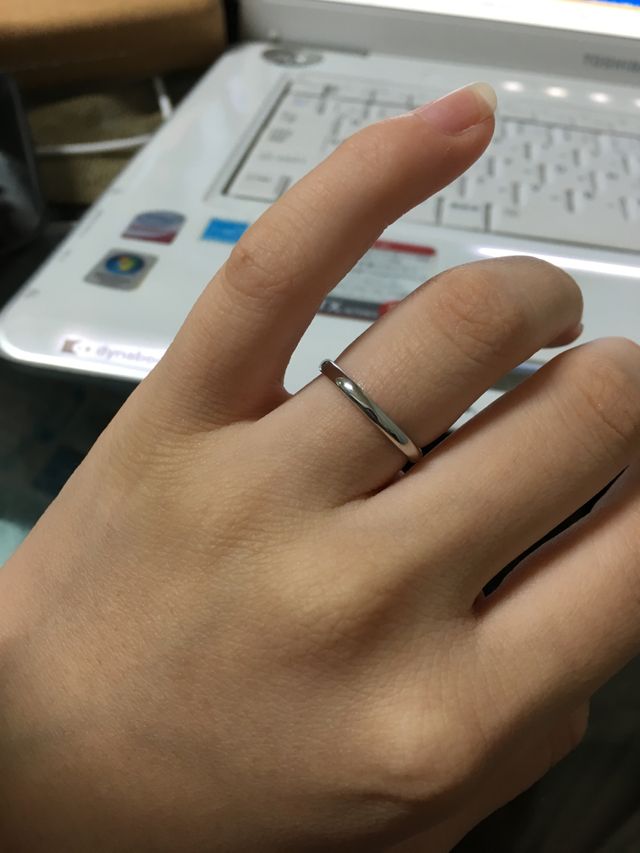 明るい照明の下で撮った写真です