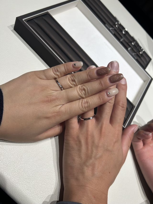 角度によってキラキラの輝きが変わります