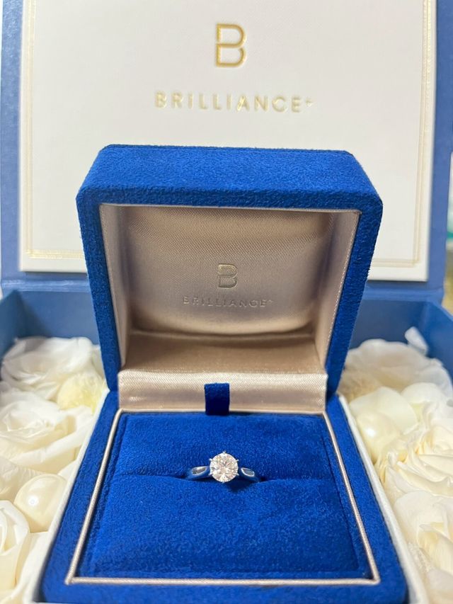 サプライズボックスに入れての写真。保管用の箱とケース。