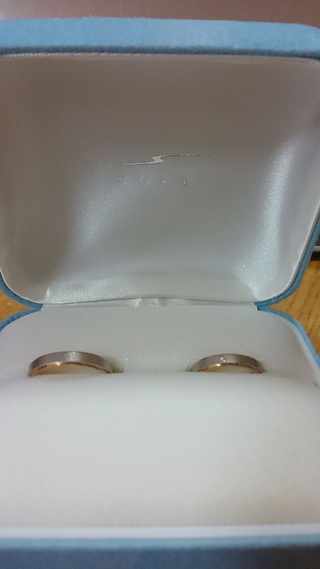 お互いゴ―ルドが好きなので旦那とペアで一緒の指輪にしました